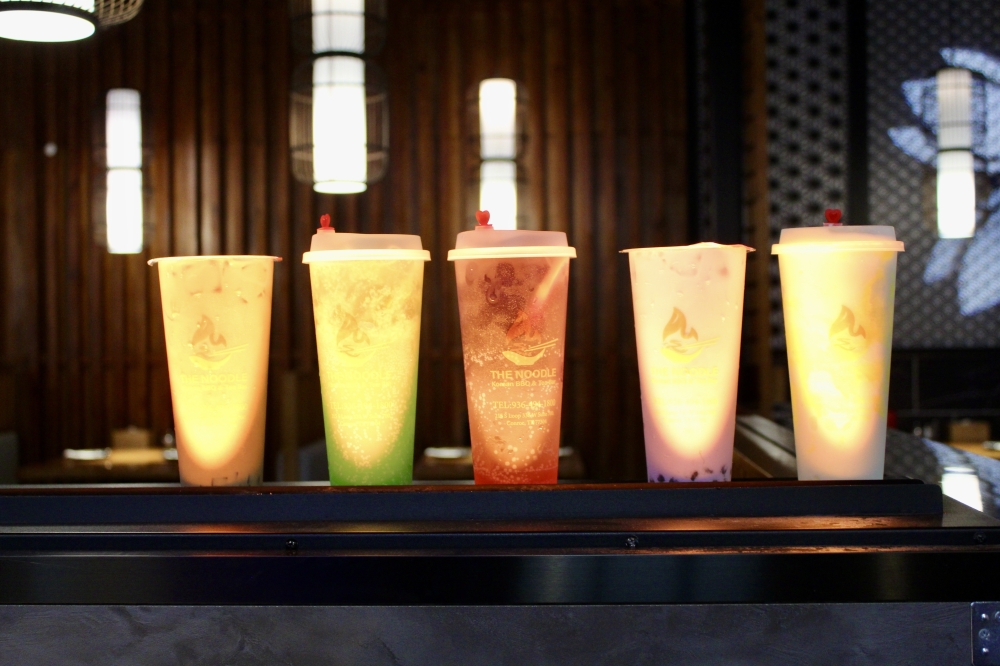 The Noodle Korean BBQ & Tea Bar servers a variety of boba tea flavors. (Jovanna Aguilar/Community Impact)