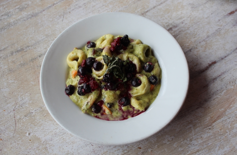 The tortellini piementosa ($21) has shrimp, capers, dried cranberries and fresh seasonal berries in a light cream pesto sauce. (Sarah Hernandez/Community Impact)